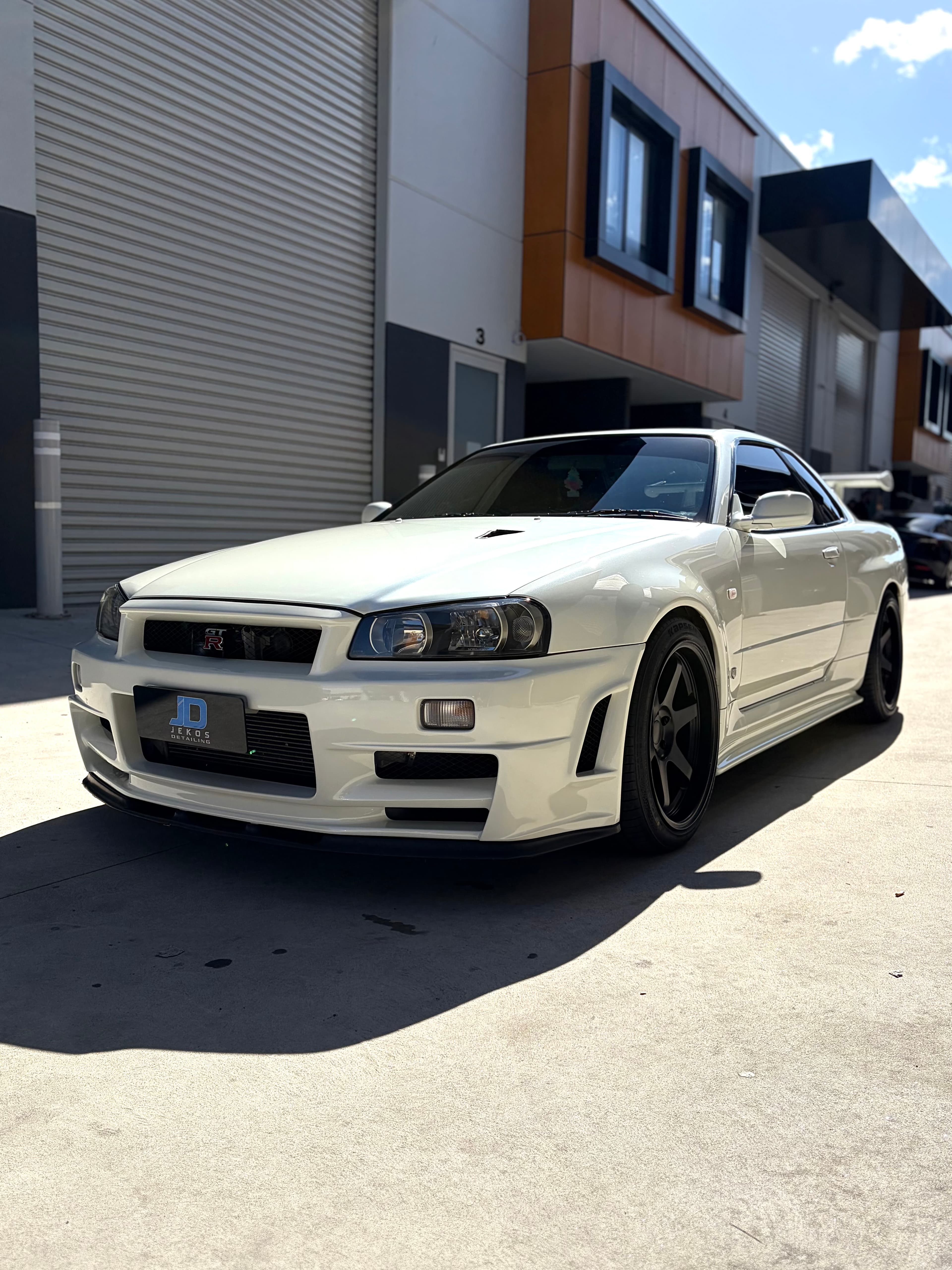 Mirror-finish ceramic coated car
